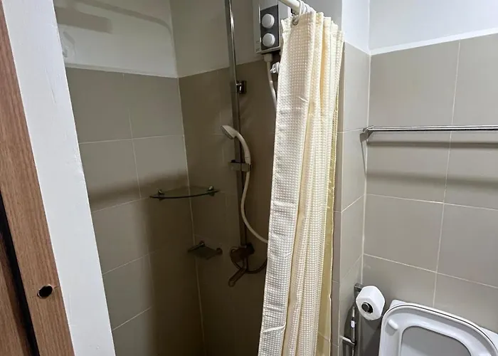 Apartment Chino Roces Makati - Paid Parking - Red Residences