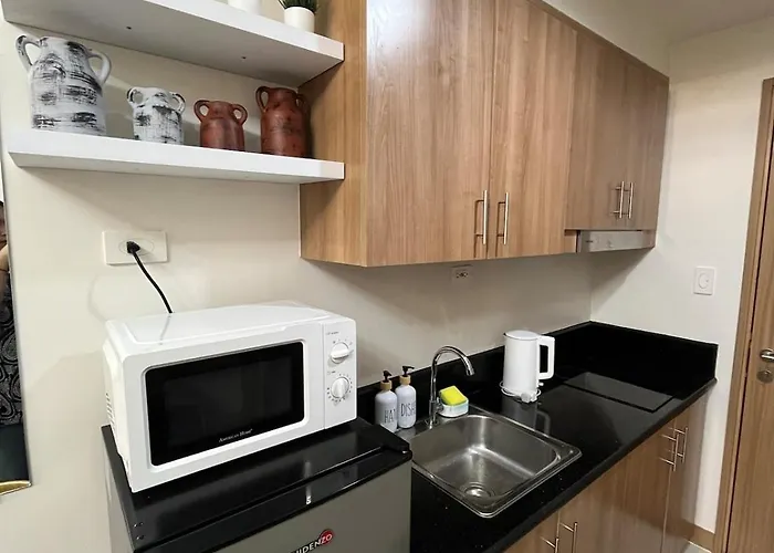 Apartment Chino Roces Makati - Paid Parking - Red Residences *